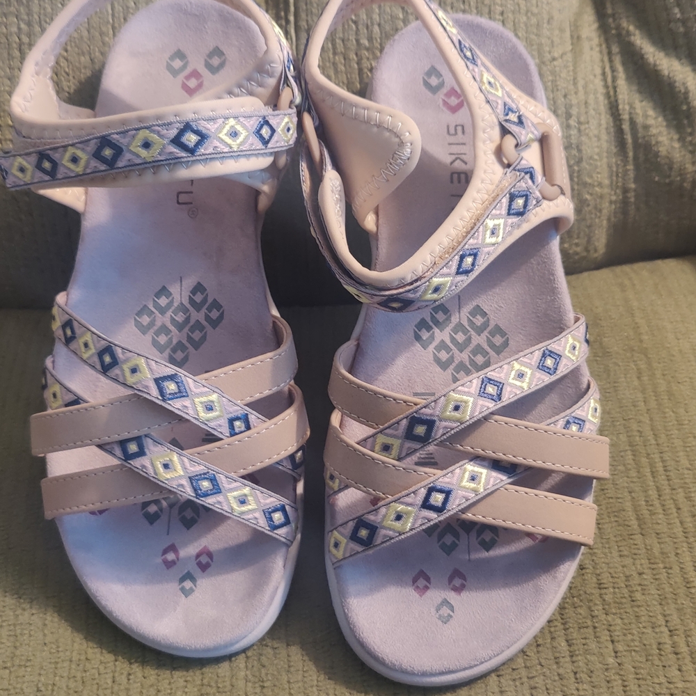 Stylish Women's Sandals with Embroidered‎ Straps